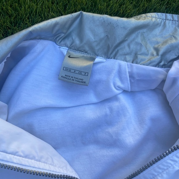 NIKE Women's  Size S Full Zip Lightweight Running Drawstring Jacket - Picture 3 of 4
